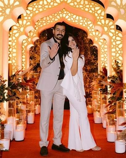 الصور الأولى من خطوبة الفنانة ديانا هشام أعلنت الفنانة ديانا هشام خطوبتها ونشرت صورا لها من خطوبتها وظهرت وهي مرتدية بدلة بيضاء أنيقة وظهر العريس ي إقرأ المزيد