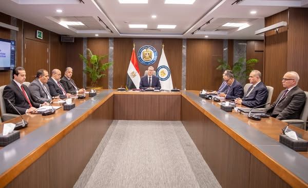 وزير البترول يناقش مع شركة خالدة اعتماد الموازنة الاستثمارية…