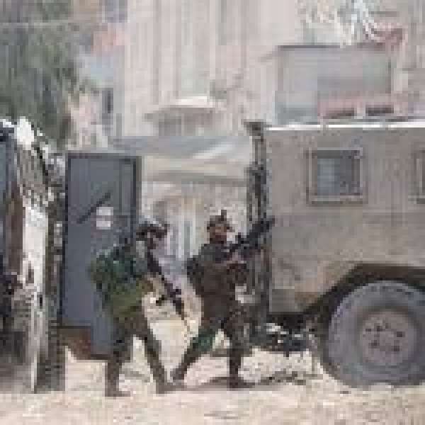 الاحتلال الإسرائيلى يطلق الرصاص وقنابل الصوت خلال اقتحامه ”نابلس” بالضفة