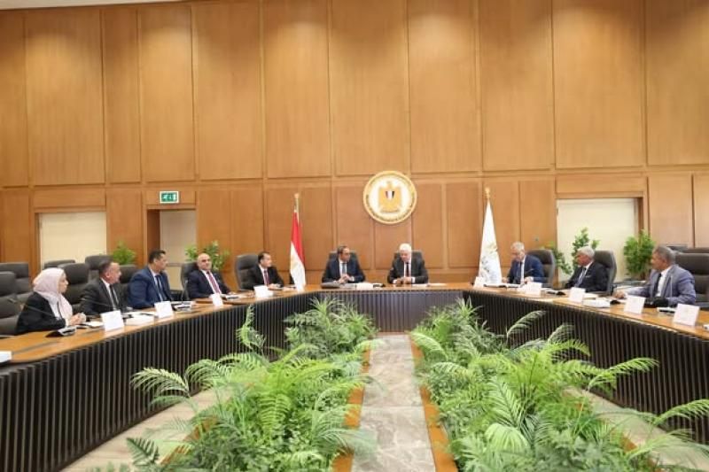وزير التعليم العالي يترأس اجتماع مجلس أمناء جامعة جنوب الوادي الأهلية