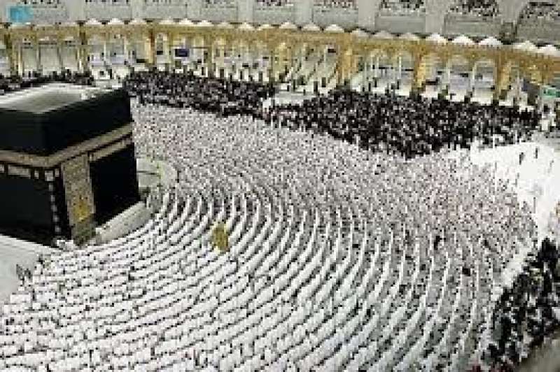 بجهود متكاملة وتناغم في الخدمات.. انسيابية مثالية في تنظيم حركة المعتمرين والزوار...