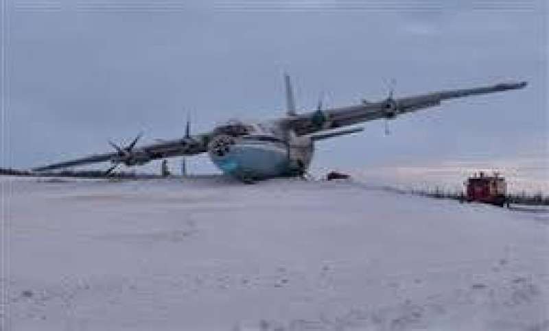 روسيا تعلن انقلاب طائرة أثناء هبوطها دون تسجيل أي خسائر