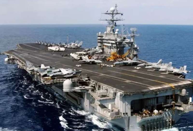 الحوثيون: استهدفنا بصواريخ ومسيرات قطعا حربية معادية في البحر الأحمر