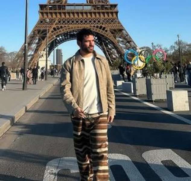 حسن الرداد يتجول فى شوارع باريس في أحدث ظهور له