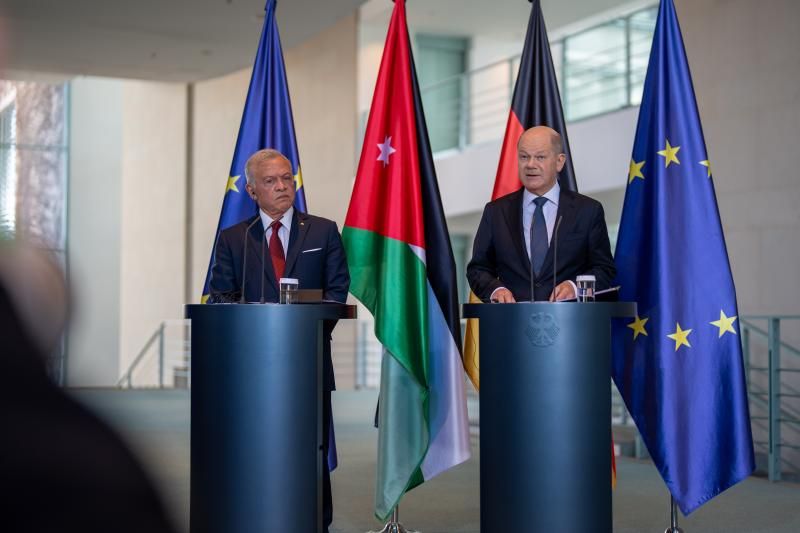 العاهل الأردني والمستشار الألماني يؤكدان ضرورة استعادة وقف إطلاق النار في قطاع...