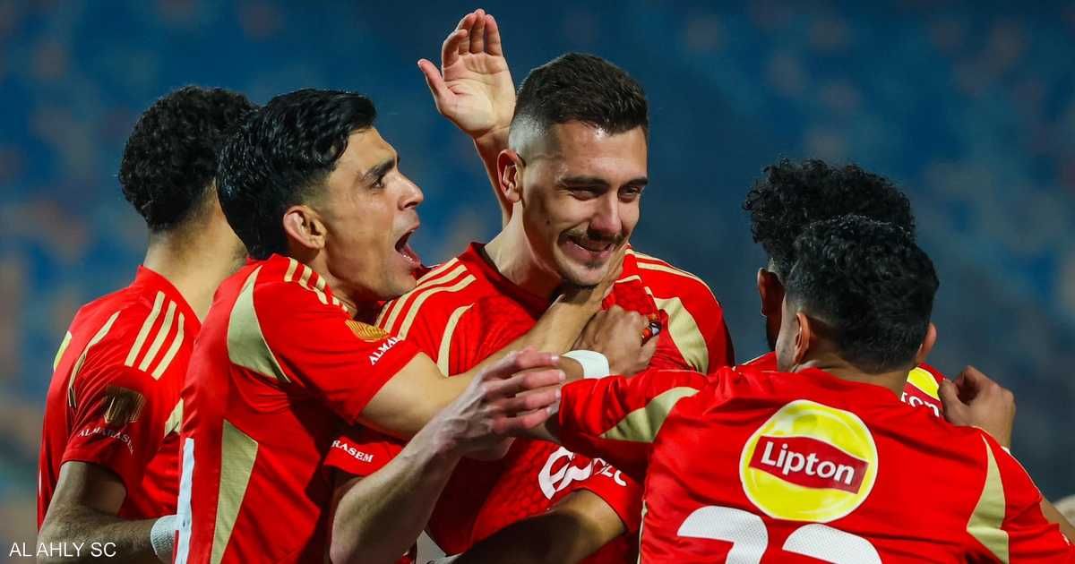 العالم اليوم - الأهلي يفرض التعادل على بيراميدز في قمة الدوري المصري