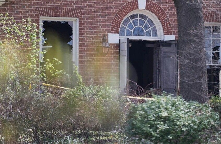 نجاة حاكم ولاية بنسلفانيا الأمريكية من الموت محققا داخل منزلة