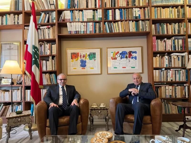 رئيس مجلس الوزراء اللبنانى يلتقى أمين عام جامعة الدول العربية في منزله