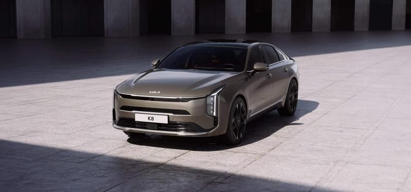 الملكة وصلت.. سعر ومواصفات سيارة كيا K8 الجديدة موديل 2028