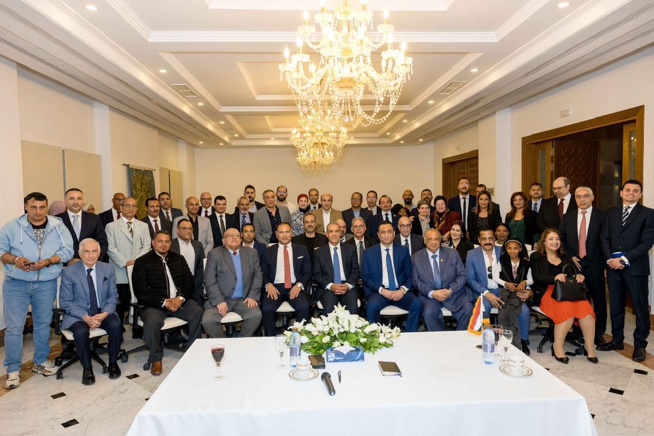 وزير الخارجية والهجرة يعقد جلسة مباحثات مع نظيره التونسي