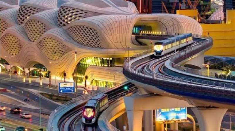 الرياض توسع شبكة النقل العام بتشغيل محطتين جديدتين في مسار القطار البرتقالي