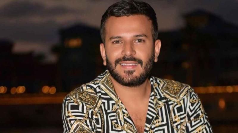 وفاة الإعلامي صبحي عطري تُفجع الوسط الفني.. سكتة قلبية أنهت مسيرته فجأة