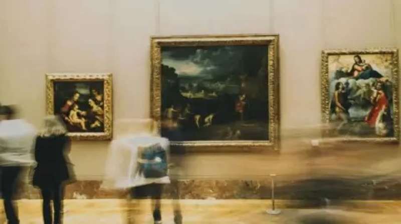 زيارة لمتحف قد تكون علاجاً نفسياً؟ دراسة تؤكد تأمل الفن يُساعد على...