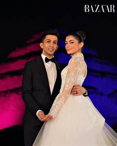 الصور الأولى من حفل زفاف ليلى أحمد زاهر وهشام جمال تحتفل الفنانة ليلى أحمد زاهر بزفافها الآن على الفنان هشام جمال أمام هرم سقارة.واختارت ليلى أحمد زاهر فستانا أ إقرأ المزيد