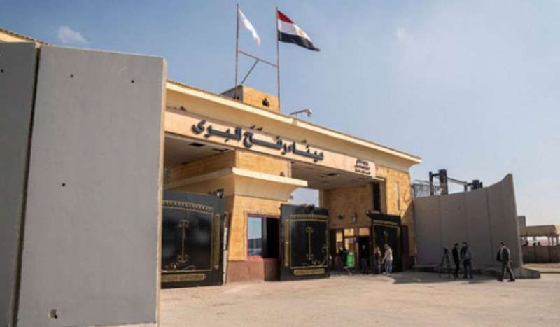 بين الأمل والمعاناة.. معبر رفح يستقبل الجرحى الفلسطينيين وسط حصار إسرائيلي خانق