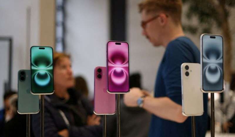 تحديث جديد.. آبل تتحدى المنافسة بذاكرة وصول عشوائي 12 جيجابايت في آيفون...