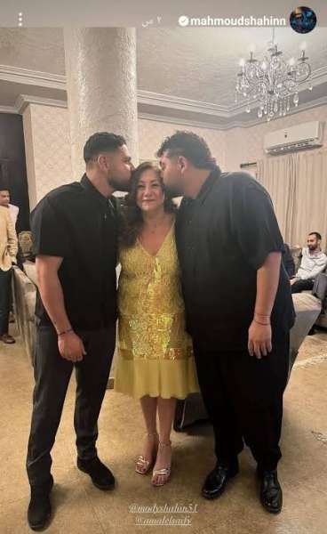 محمود شاهين يهنئ والدته بالزواج من السفير ”علي الحلواني”