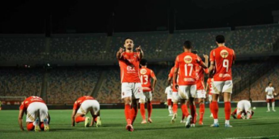 الأهلى يهزم الحرس بخماسية ويُقلص الفارق مع بيراميدز لنقطة وحيدة بقمة الدورى