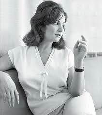 فنانون غيروا أسماءهم من أجل الفن عدد كبير من النجوم غيروا أسماءهم الحقيقية لدخول عالم الشهرة والفن.فمنذ انطلاقتهم في عالم الفن غيروا أسماءهم و إقرأ المزيد