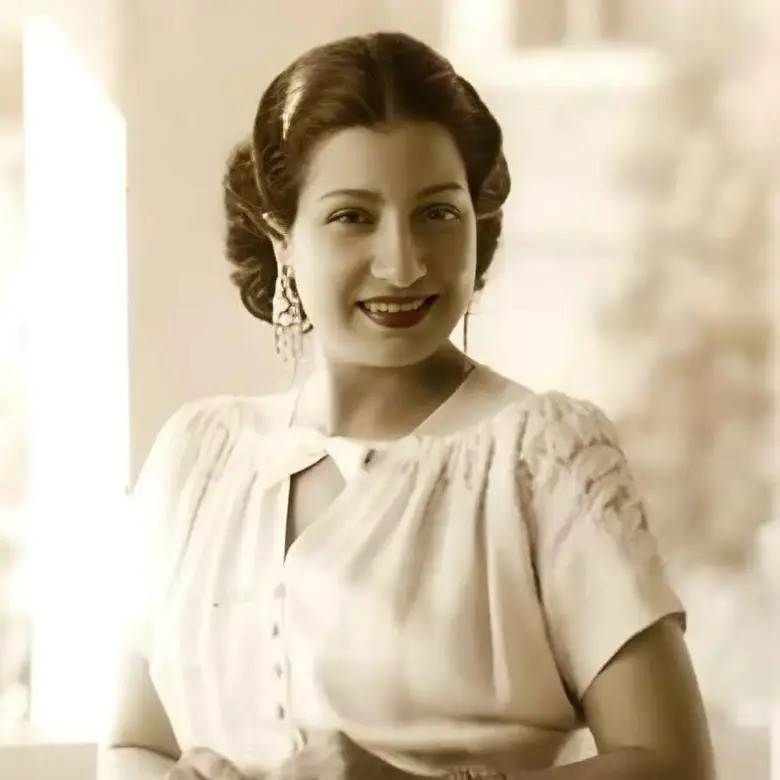 فنانون غيروا أسماءهم من أجل الفن عدد كبير من النجوم غيروا أسماءهم الحقيقية لدخول عالم الشهرة والفن.فمنذ انطلاقتهم في عالم الفن غيروا أسماءهم و إقرأ المزيد