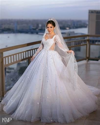 رنا رئيس تخطف الأنظار بإطلالتها في حفل زفافها احتفلت الفنانة الشابة رنا رئيس مساء الإثنين 5 مايو بزفافها وذلك بعد احتفالها بعقد قرانها في مارس الماضي.وشار إقرأ المزيد