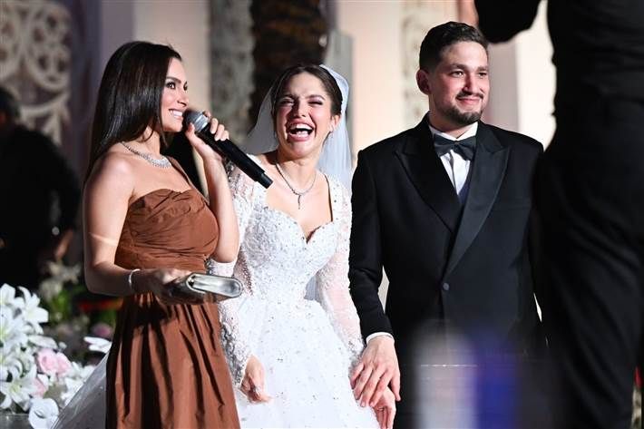 نجوم الفن في حفل زفاف رنا رئيس احتفلت الفنانة رنا رئيس بزفافها مساء الاثنين 5 مايو داخل أحد فنادق القاهرة الشهيرة.حرص عدد كبير من نجوم الفن إقرأ المزيد