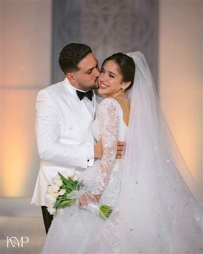 رنا رئيس تخطف الأنظار بإطلالتها في حفل زفافها احتفلت الفنانة الشابة رنا رئيس مساء الإثنين 5 مايو بزفافها وذلك بعد احتفالها بعقد قرانها في مارس الماضي.وشار إقرأ المزيد