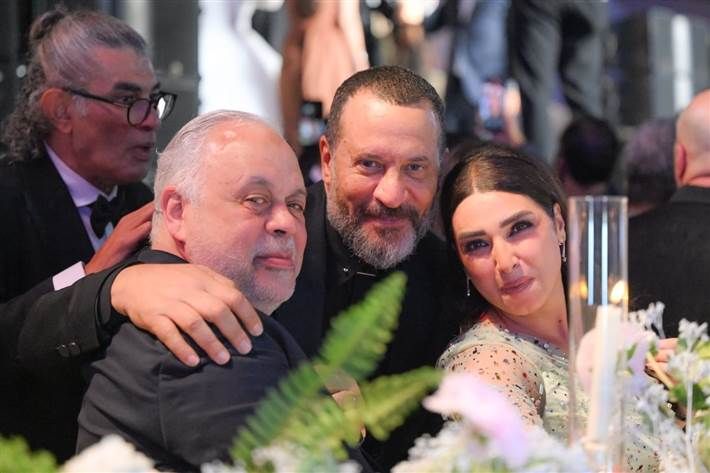 نجوم الفن في حفل زفاف رنا رئيس احتفلت الفنانة رنا رئيس بزفافها مساء الاثنين 5 مايو داخل أحد فنادق القاهرة الشهيرة.حرص عدد كبير من نجوم الفن إقرأ المزيد