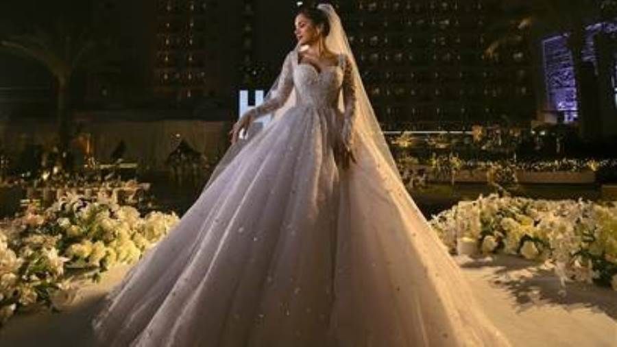 رنا رئيس تخطف الأنظار بإطلالتها في حفل زفافها احتفلت الفنانة الشابة رنا رئيس مساء الإثنين 5 مايو بزفافها وذلك بعد احتفالها بعقد قرانها في مارس الماضي.وشار إقرأ المزيد