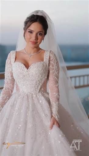 رنا رئيس تخطف الأنظار بإطلالتها في حفل زفافها احتفلت الفنانة الشابة رنا رئيس مساء الإثنين 5 مايو بزفافها وذلك بعد احتفالها بعقد قرانها في مارس الماضي.وشار إقرأ المزيد