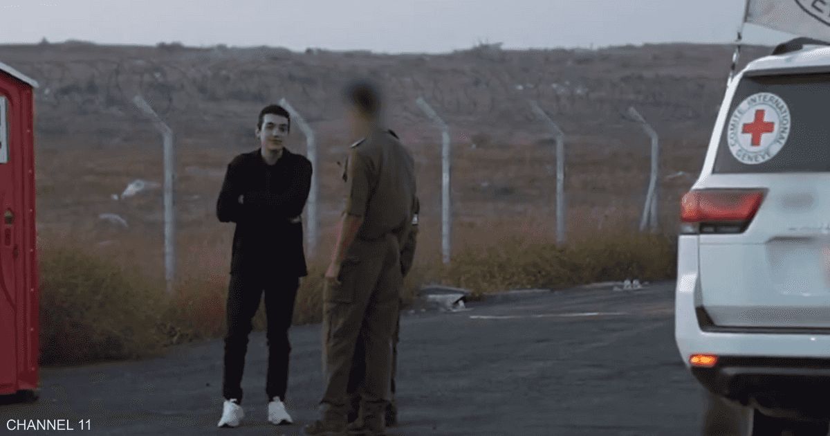 العالم اليوم - صورة.. أول رسالة من الرهينة عيدان ألكسندر بعد الإفراج عنه