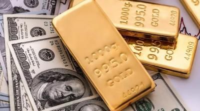 الذهب يرتفع مدفوعاً بتراجع الدولار