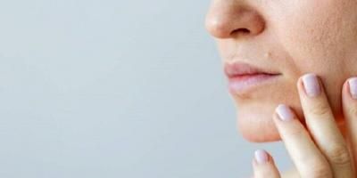 أسباب جفاف الشفاه