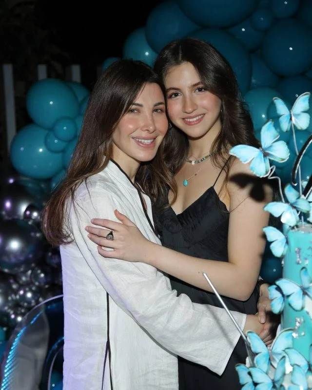 ابنة نانسي عجرم تخطف الأنظار بجمالها احتفلت النجمة نانسي عجرم بعيد ميلاد ابنتها الكبرى ميلا السادس عشر مشاركة متابعيها عبر شبكات التواصل صورة جمع إقرأ المزيد