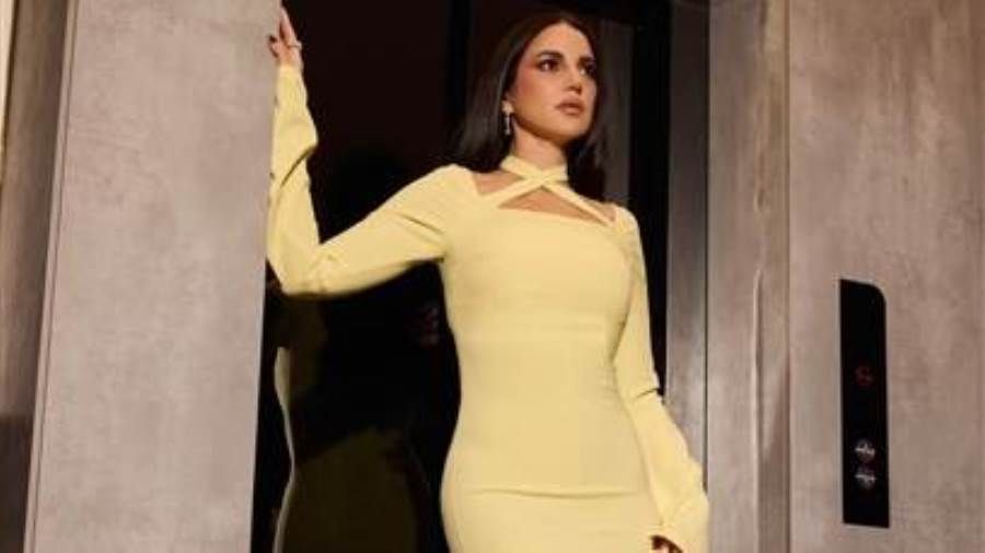 درة تتألق بفستان أصفر طويل من Philosophy نشرت النجمة درة صورا جديدة لها تستعرض فيه إطلالتها الأخيرة التي حضرت بها حفل خطوبة ابن رجل الأعمال السوري با إقرأ المزيد