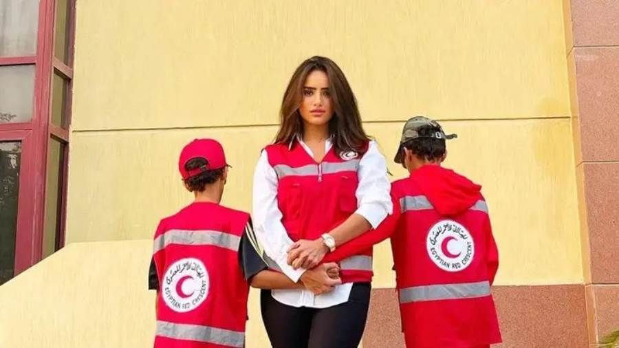 ابن الفنانة زينة يتعرض لهجمة من كلب شرس والشرطة تحقق تعرض نجل الفنانة زينة إلى هجمة شرسة من أحد الكلاب أثناء تواجده بملعب لكرة القدم بمنطقة الشيخ زايد بمحافظة الج إقرأ المزيد