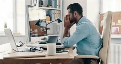 الجلوس طويلاً يُصغِّر المخ