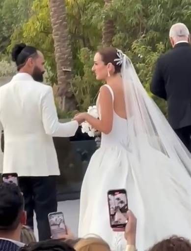 اللقطات الأولى من عقد قران أمينة خليل والمصور أحمد زعتر