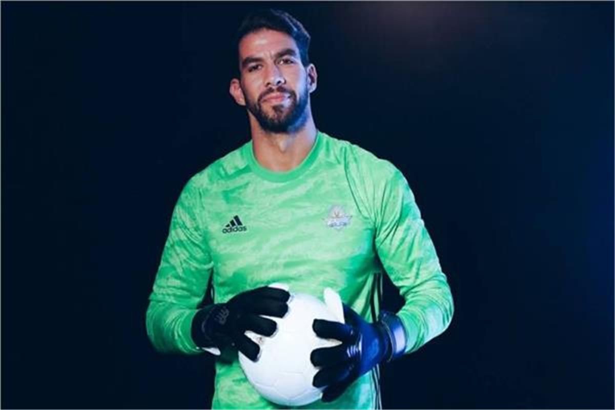 شريف إكرامي يحتفل بلقبه الإفريقي الرابع: “الفرحة مع بيراميدز طعم تاني”