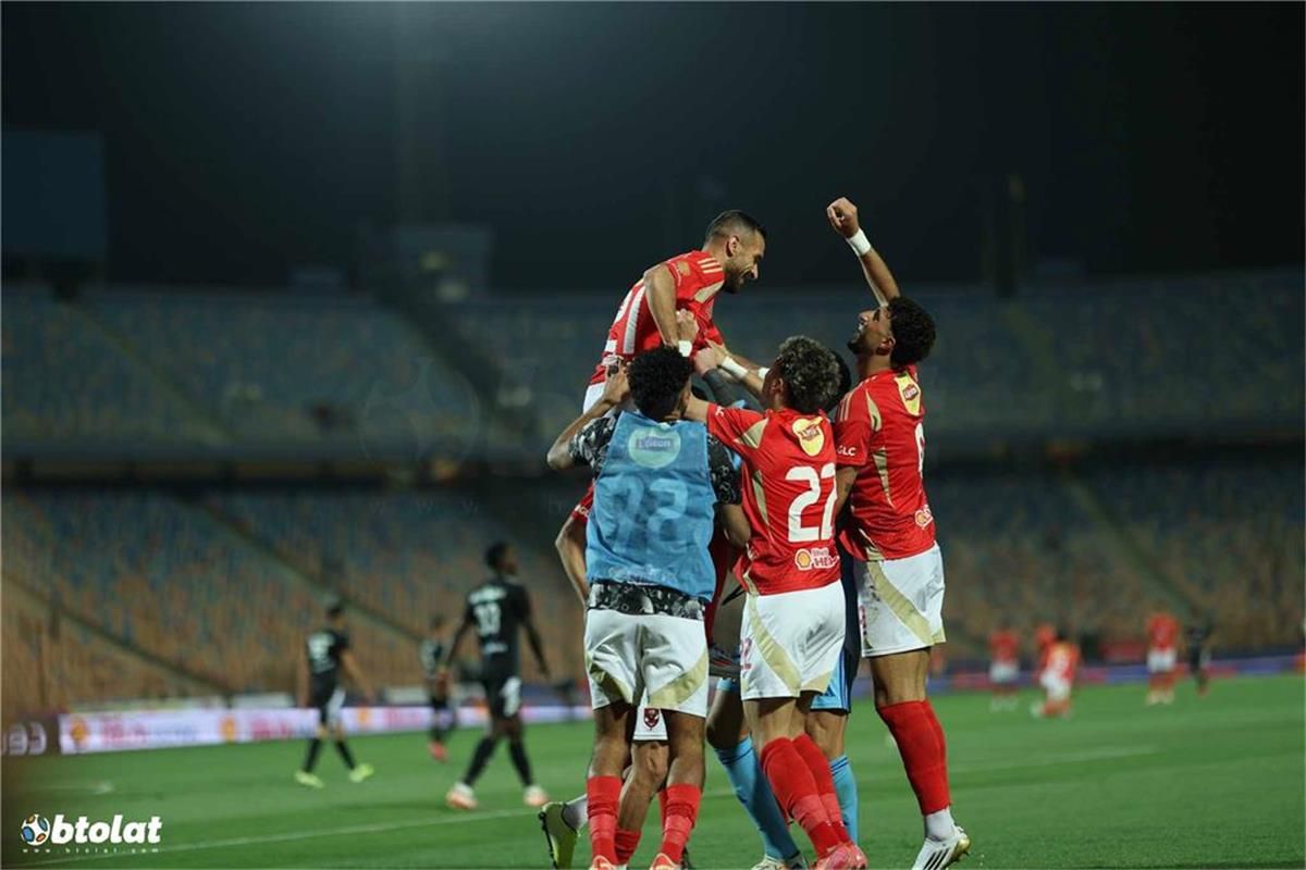 ناديان خليجيان يستهدفان لاعب الأهلي بعد كأس العالم للأندية