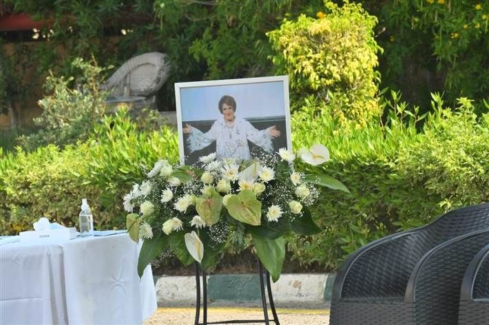 صور.. نجوم الفن يشيّعون جثمان سميحة أيوب شيع عدد كبير من نجوم الفن ظهر اليوم الثلاثاء جثمان الفنانة سميحة أيوب التي رحلت عن عالمنا في الساعات الأولى إقرأ المزيد