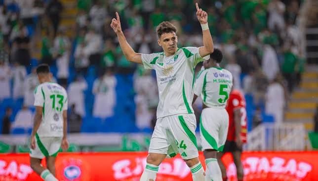 فيجا يغادر الأهلي نحو بورتو في هذا الموعد