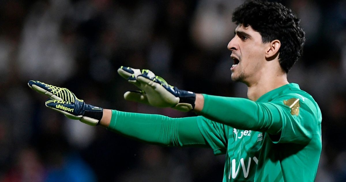 ياسين بونو يختار التشكيلة المثالية وأفضل لاعب في إفريقيا