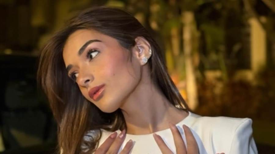 ملك أحمد زاهر تكشف تفاصيل حالتها الصحية حرصت الفنانة الشابة ملك أحمد زاهر على طمأنة جمهورها على تطورات حالتها الصحية وذلك بعد أيام من الحيرة التي عا إقرأ المزيد