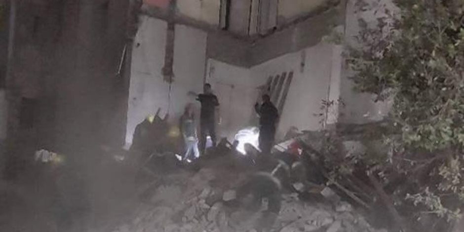 إنقاذ شخصين أسفل ركام عقار حدائق القبة المنهار ونقلهما إلى المستشفى