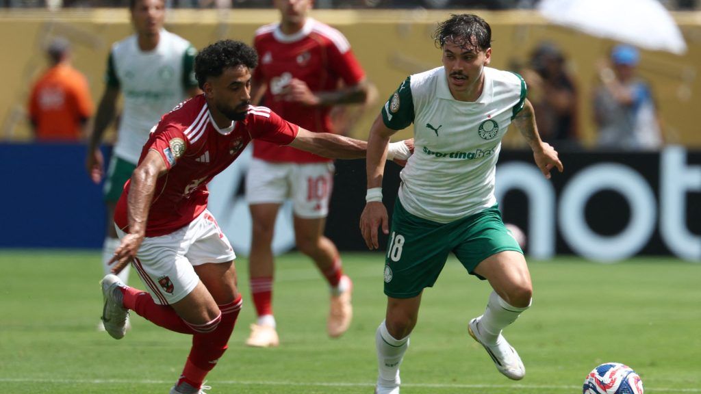 لاعبو الأهلي يتعللون بالطقس بعد السقوط أمام بالميراس