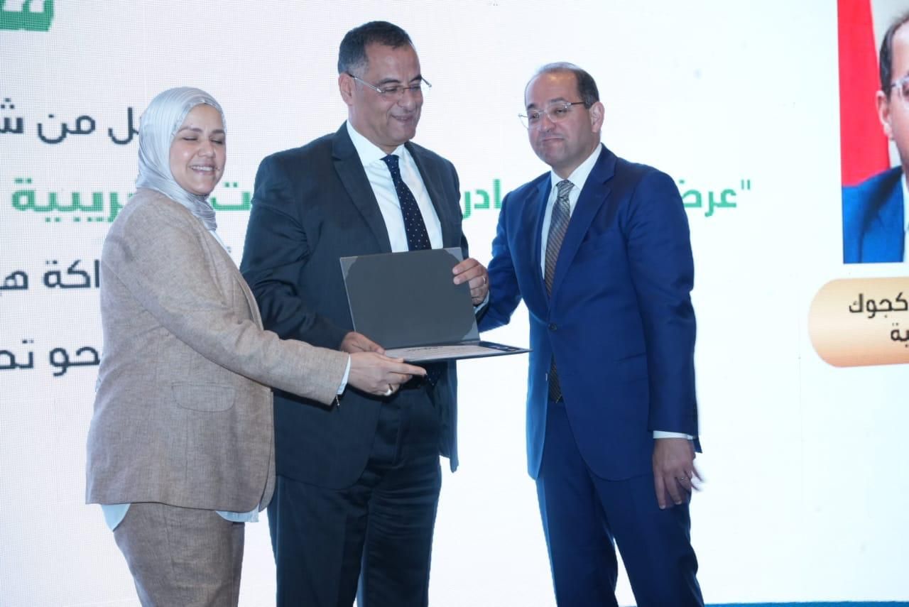 كجوك يكرم عددًا من الممولين والداعمين للمنظومة الضريبية “صور”