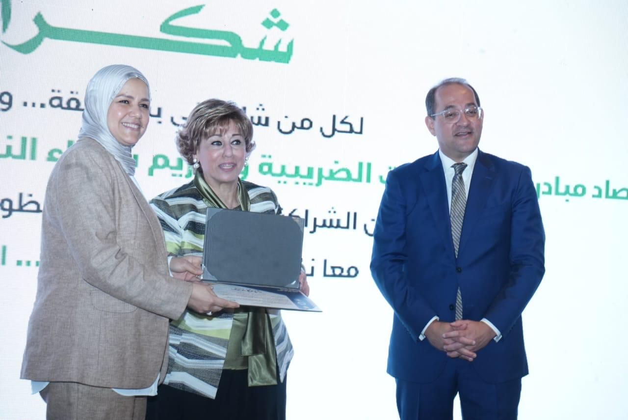 كجوك يكرم عددًا من الممولين والداعمين للمنظومة الضريبية “صور”