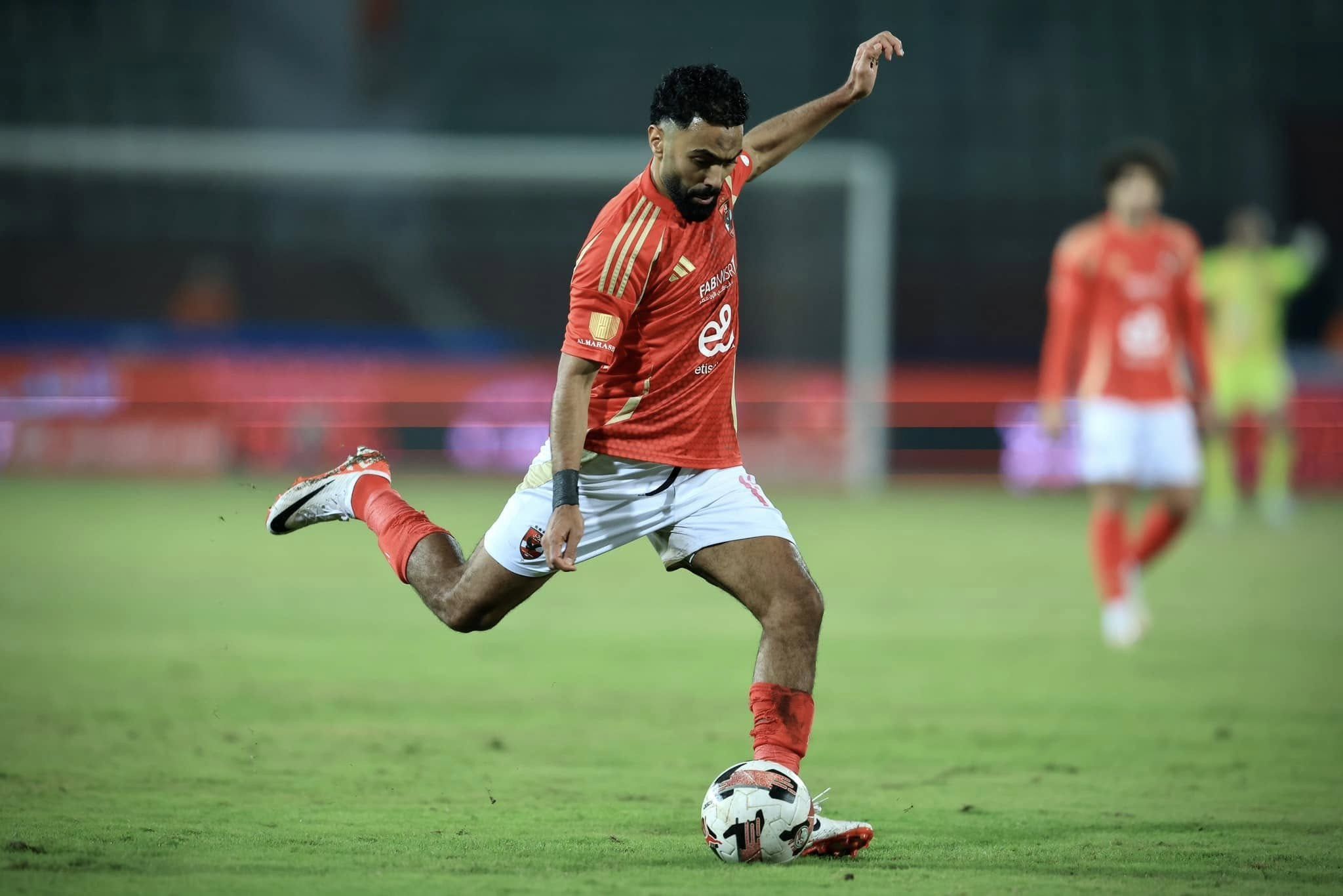 عاجل: “صوت تخطى الملعب”.. أشرف محمود مُعلق أسر أذن “مبارك” وسحر شاعر العربية