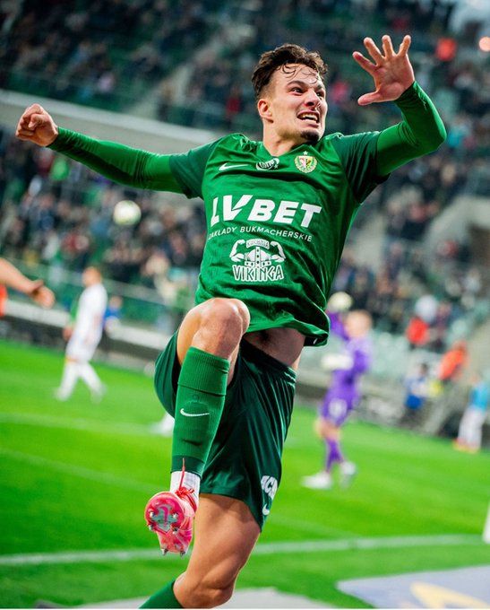 عاجل: بعد ارتباطه بالأهلي.. أسد الحملاوي يهرب من معسكر شلاسك البولندي